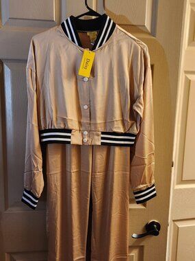 Daisy's Women's Champagne Crop Track Suit with black & white trim, size Lg, new